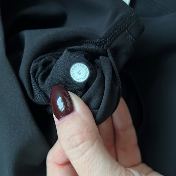 Lululemon Align HR 25” black leggings with scallop hem size 4 NWT - Picture 3 of 4